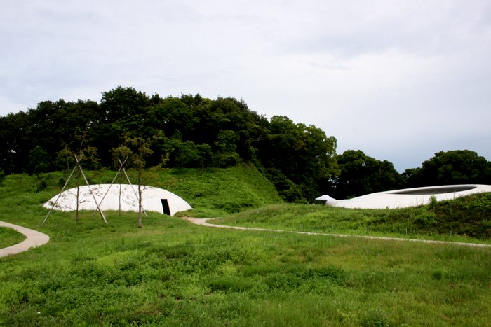 瀬戸内海の島・豊島⑥海が見える棚田と美術館～豊島美術館_b0168840_21170221.jpg