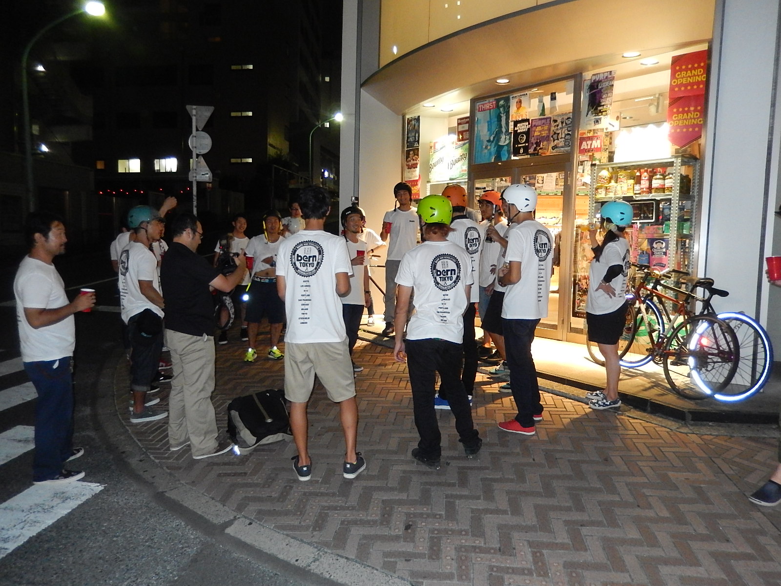 9月6日　渋谷　原宿　の自転車屋　FLAME bike前です_e0188759_1403117.jpg