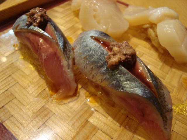 築地「創業四百年仲卸 紀之重 新館」へ行く。_f0232060_15135351.jpg