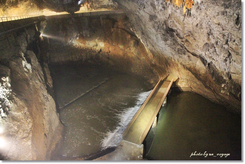 トロッコ列車に乗ってヨーロッパ最大級の鍾乳洞を探検！！@Postojnska Jama_b0214764_1221389.jpg