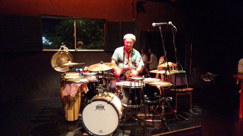 音楽喫茶アビエルト・復旧途上ライブ_e0094315_00204863.jpg