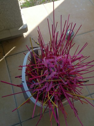 花火の後のバケツ とろの窓