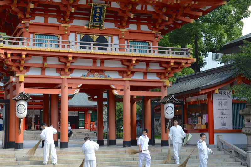 生田神社での お宮参り 兵庫県神戸市は綺麗な青空も見えて 爽やかなお宮参りとなりました 14 9 7 写真で愛を残すカメラマンblog 生田神社での お宮参り 兵庫県神戸市は綺麗な青空も見えて 爽やかなお宮参りとなりました 14 9 7 写真で愛を残すカメラマンblog