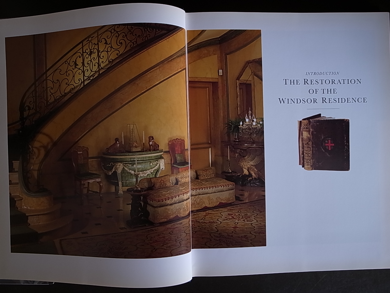 THE PRIVATE WORLD OF THE DUKE AND DUCHESS OF WINDSOR / Hugo