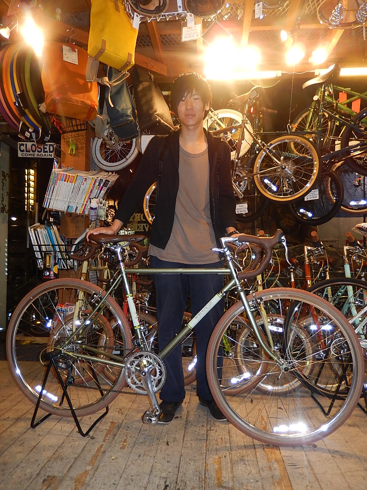 9月8日 渋谷 原宿 の自転車屋 FLAME bike前です_e0188759_1453353.jpg
