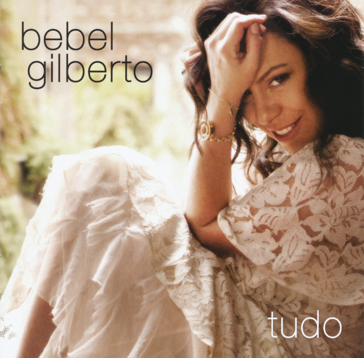 ベベウ・ジルベルト（Bebel Gilberto）「Tudo」（2014）_e0042361_23112122.jpg