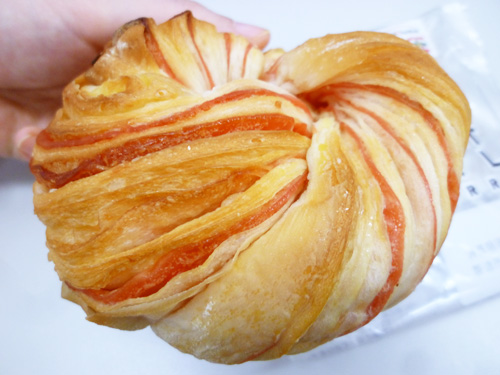 CROISSANT BAGEL STRAWBERRY （クロワッサンベーグル ストロベリー）＠サークルKサンクス_c0152767_22293017.jpg