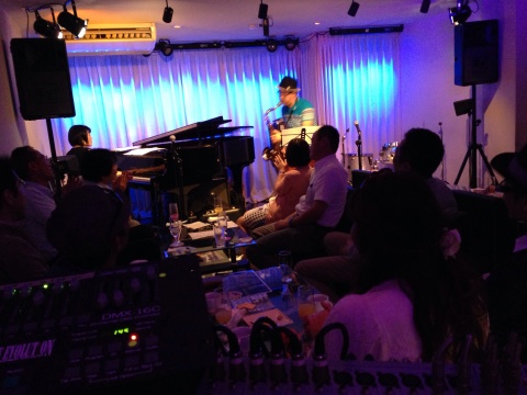 Jazzlive comin 広島 本日火曜日のライブ!_b0115606_10550068.jpg