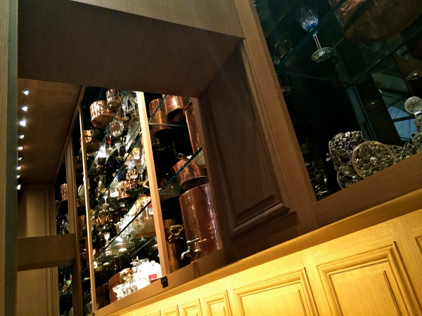 New! Hôtel Plaza Athénée - プラザアテネ、新しくなったバーとレストラン_a0231632_15112471.jpg