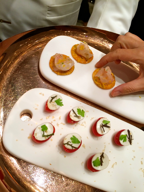 New! Hôtel Plaza Athénée - プラザアテネ、新しくなったバーとレストラン_a0231632_153369.jpg
