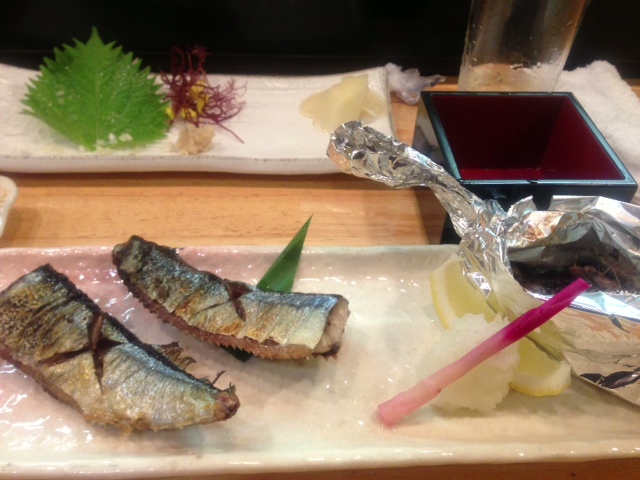 魚をキレイに食べる　サンマ編_d0002320_3444164.jpg