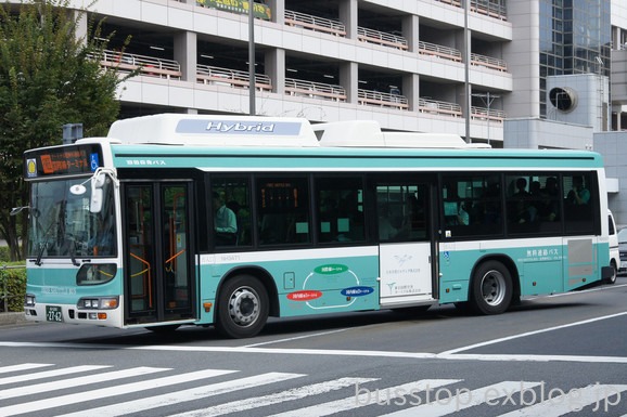 羽田空港ターミナル間無料連絡バスの新車_a0022129_2224197.jpg