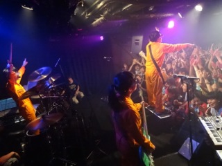 CLUB Que 20周年おめでTOISU!!! 〜奇跡の3マン!&いつものワンマン。〜_b0209830_1923237.jpg