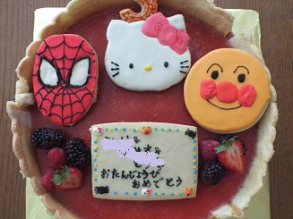 アンパンマン、キティちゃん、スパイダーマンケーキ_a0122262_8455081.jpg