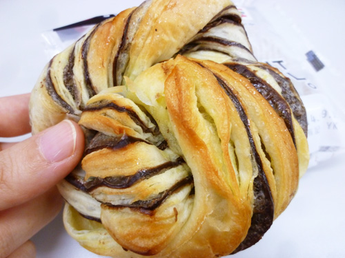 CROISSANT BAGEL CHOCO (クロワッサンベーグル チョコ)@サークルKサンクス_c0152767_1802291.jpg