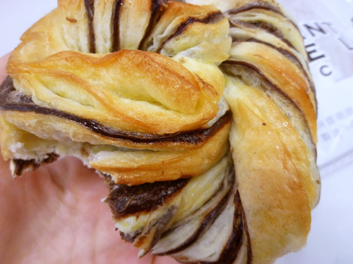 CROISSANT BAGEL CHOCO (クロワッサンベーグル チョコ)@サークルKサンクス_c0152767_1832528.jpg