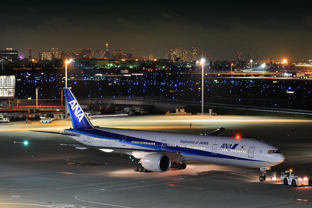 羽田空港夜景 View Finder レンズの向こう側