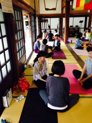 初日お寺deYOGA レポート_d0157497_18535737.jpg