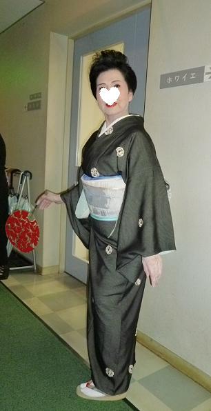 お客様の踊りの会・二反使われた贅沢な着物。_f0181251_1812251.jpg