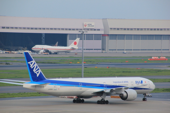 日本国政府専用機 _d0202264_8111350.jpg