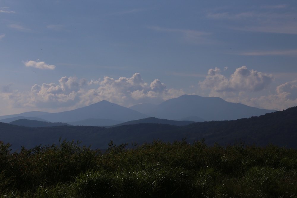 貞任からの薬師岳・早池峰山_d0109319_22165193.jpg