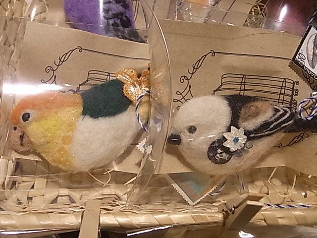 東急ハンズ梅田店10階インコと鳥の雑貨展の様子_d0322493_0192877.jpg