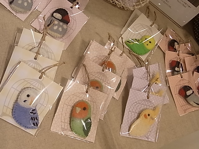 東急ハンズ梅田店10階インコと鳥の雑貨展の様子_d0322493_0194058.jpg