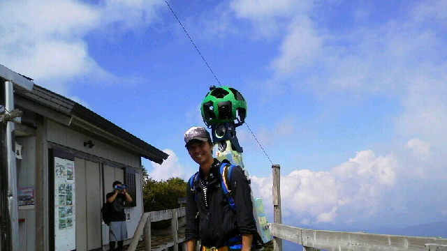 Googleストリートビューのカメラが上がって来ました スイカが上がって来たのかと思う外見 マップのかわいいデザインですが案外重い 見られる日が 楽しみです つるぎさん山小屋日記