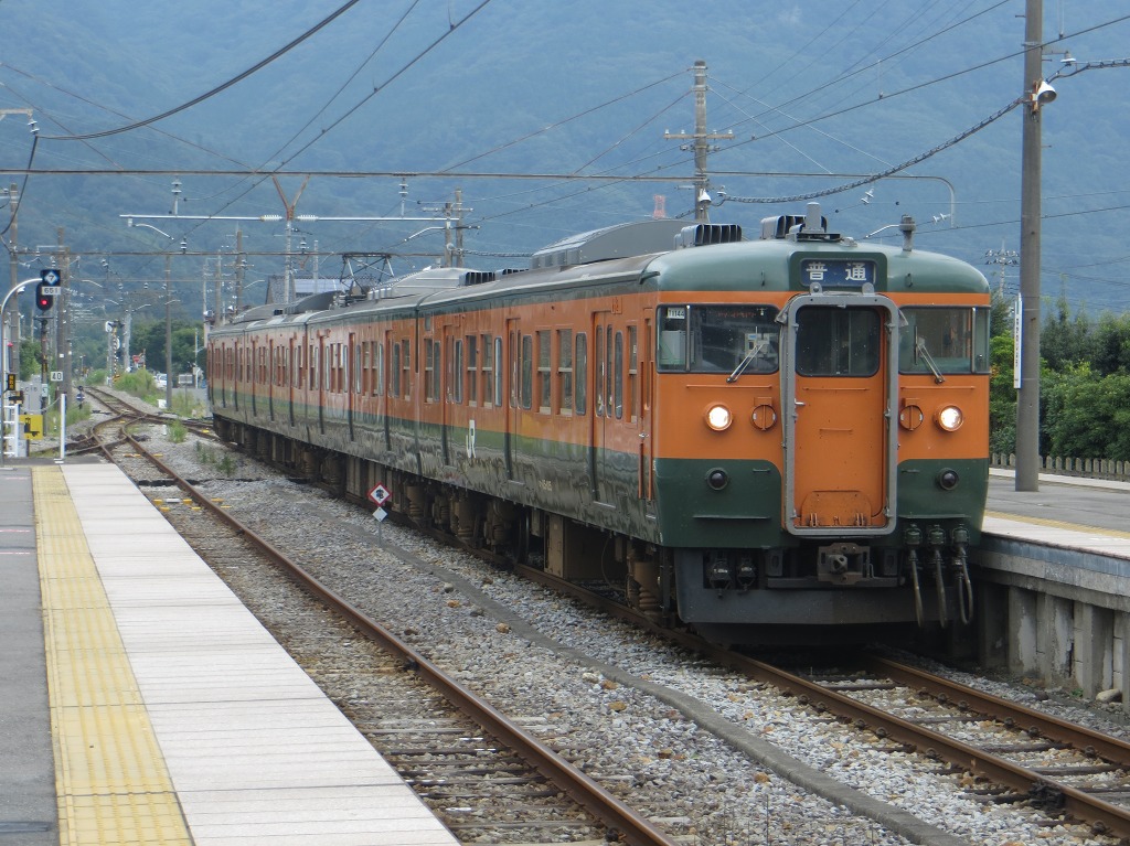 新線切り替え間近の吾妻線川原湯温泉駅付近_b0314081_1055523.jpg