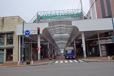 帯広の「だがしや楽校」で小学生３００人仕事体験_b0191190_04534261.jpg