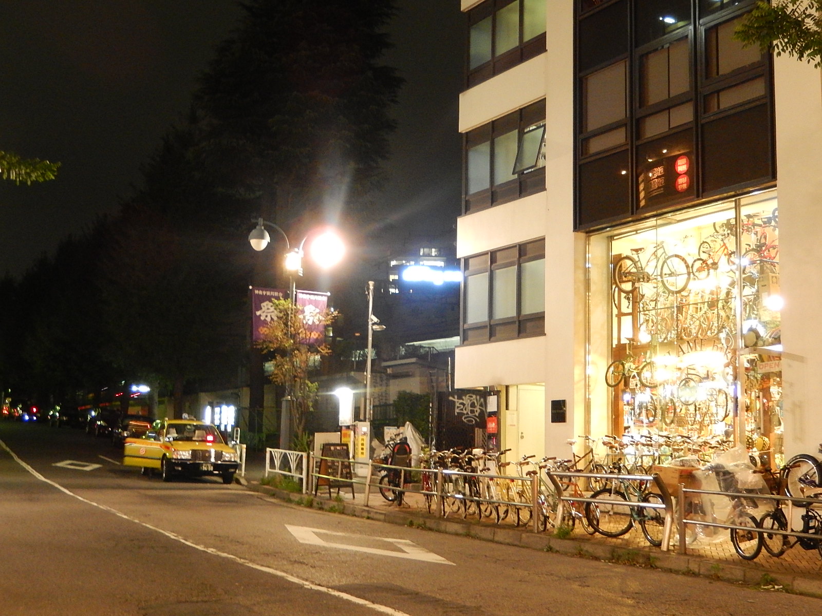 9月19日　渋谷　原宿　の自転車屋　FLAME bike前です_e0188759_18581863.jpg