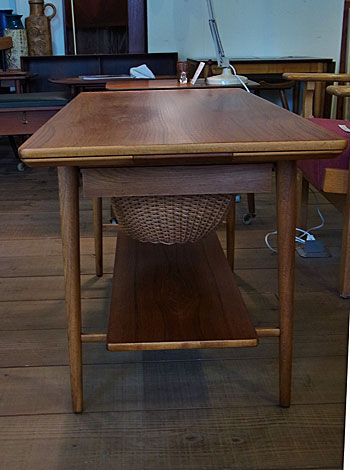center table_c0139773_183109.jpg