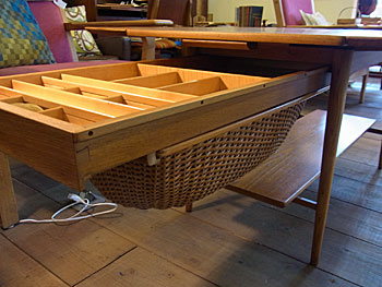 center table_c0139773_184114.jpg