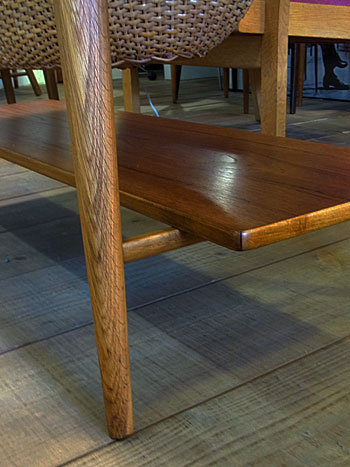 center table_c0139773_1843691.jpg