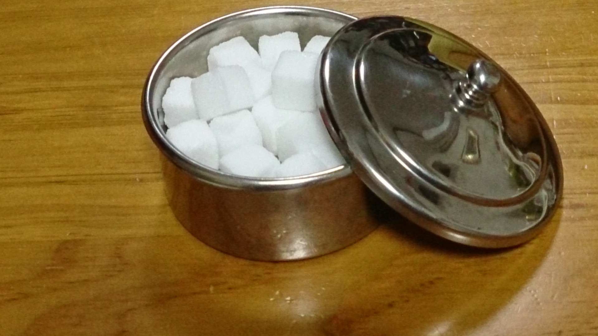 蚤の市で 猫の声がきこえる