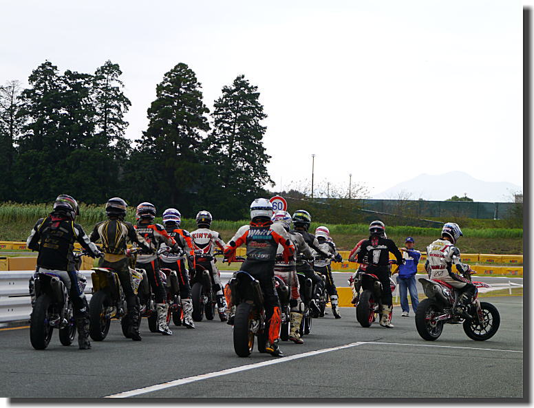 Dune参戦ライダー...&ダートもチラリUP _f0178858_1854829.jpg