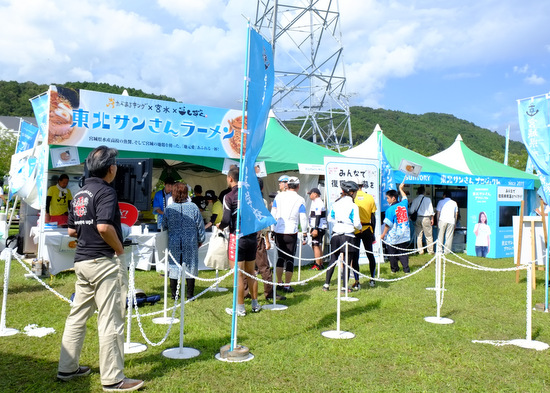 「宮城県・石巻 サントリー東北サンさんプロジェクト たべあるキング×宮城水産×しずくコラボ 東北サンさんラーメン」_a0000029_20532723.jpg