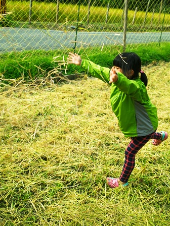 田んぼでの遊び・・・今季初、10℃を切って最低気温7.8℃_d0005250_19192692.jpg