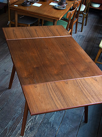 dining table_c0139773_16403.jpg