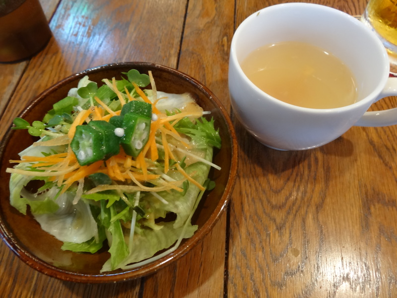 千葉駅近くの小さなハンバーガー屋さん、でもこの日はハンバーガーではありません。_c0225997_7312978.jpg