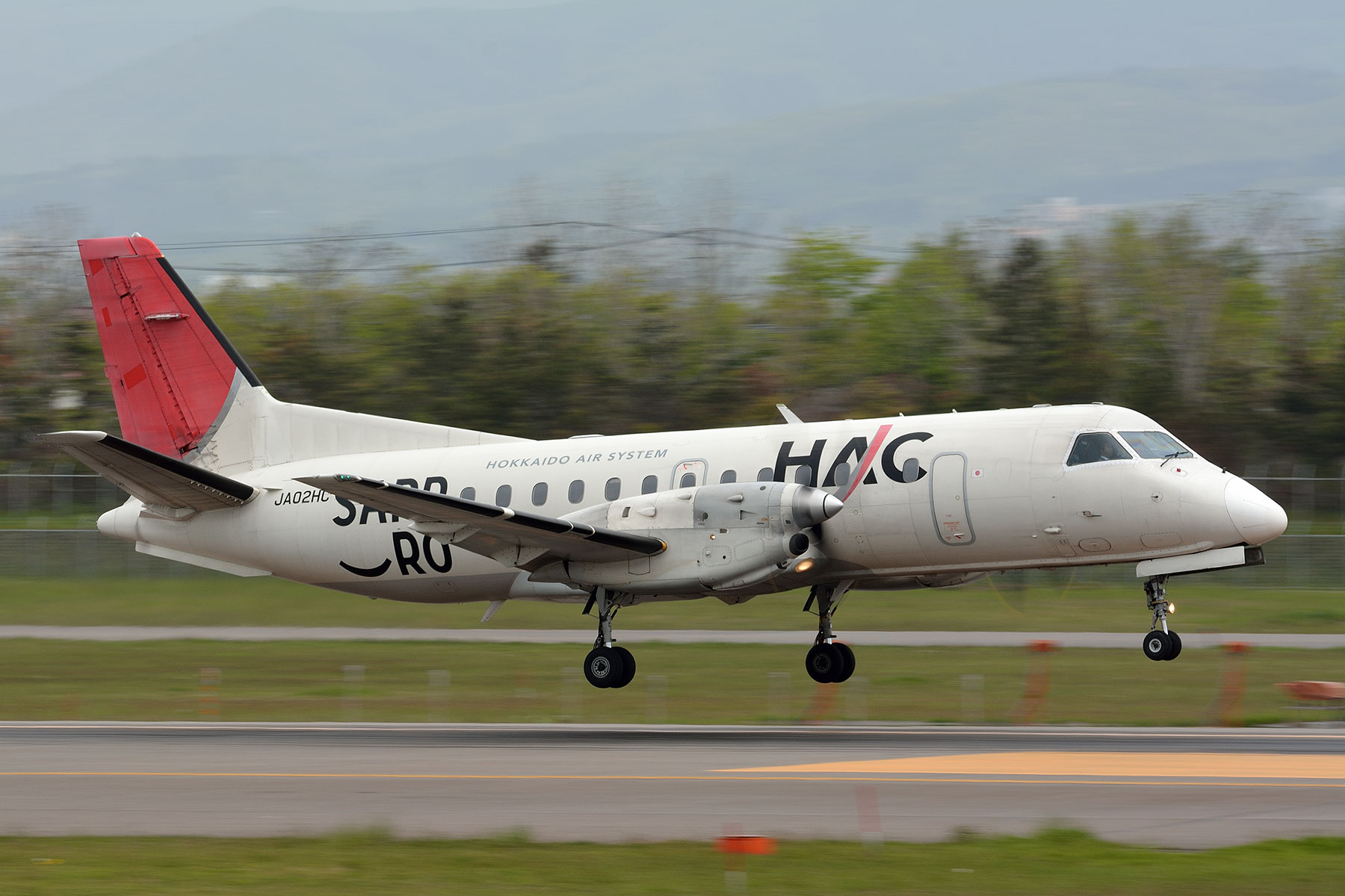 SAAB 340 / JA02HC : SKY LOUNGE GARDEN -transporter side-