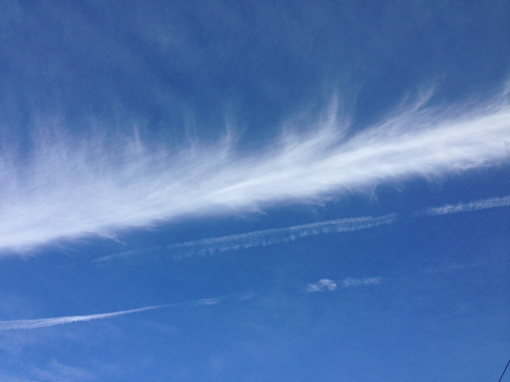 雲のお話 筋状の雲 帯状巻雲 スピリチュアルカウンセリング ヒーリング こころ が輝くまで