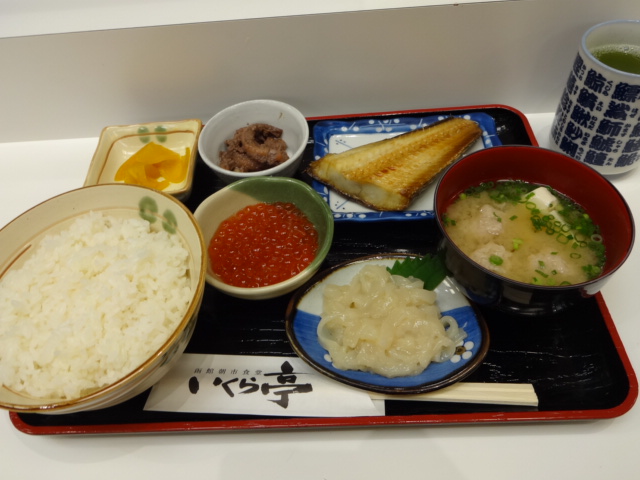 いくら亭の函館朝ごはん ほっけ定食 つばめ食堂