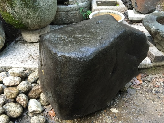 特大 神居古潭石 神居古潭 鑑賞石 真黒石 黒石 水石 自然形状 台座付き