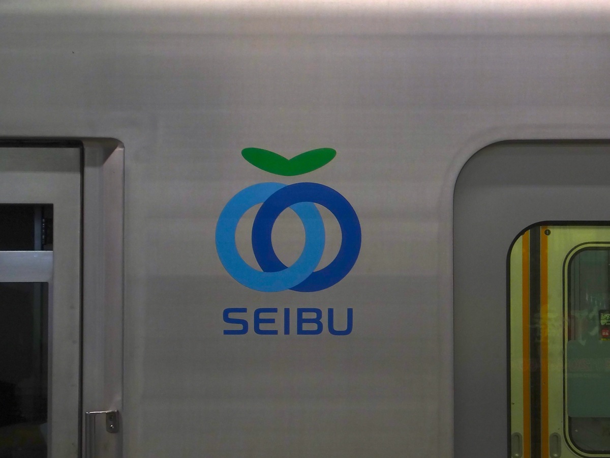 お気付きですか？ — 車体表記に変化 : 黄色い電車に乗せて…