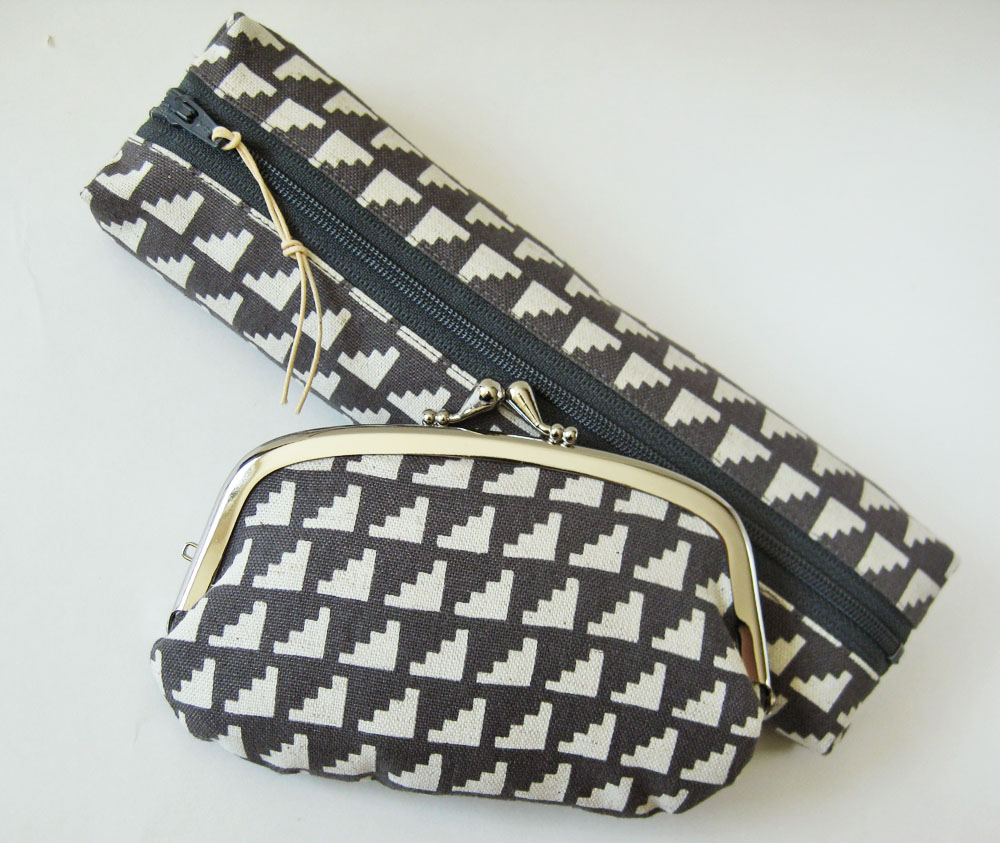 gray geometric purses_d0011990_11283733.jpg