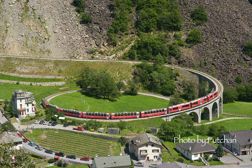 スイス撮鉄旅行 29 ベルニナ急行とブルージオ ループ橋 ときめき 発見 感動をもとめて