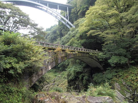 高千穂峡の三段橋_b0199742_5483322.jpg