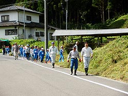 稲刈り体験(月光原小・西根小)_d0247484_13534352.jpg