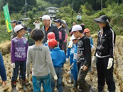 稲刈り体験(月光原小・西根小)_d0247484_13595961.jpg